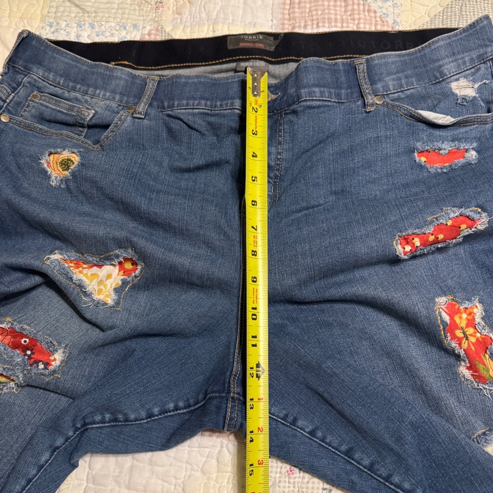 Torrid Bombshell Upcycled Floral Patchwork Straight Leg Jeans Blue 28T Plus Size - Picture 8 of 11